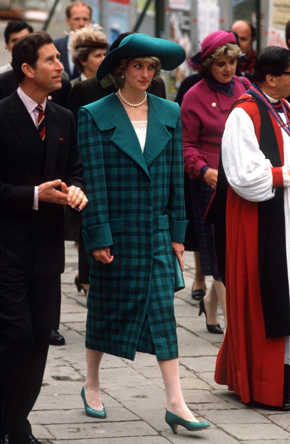 Lady Dianas Looks: Prinzessin Diana mit Prinz Charles unterwegs