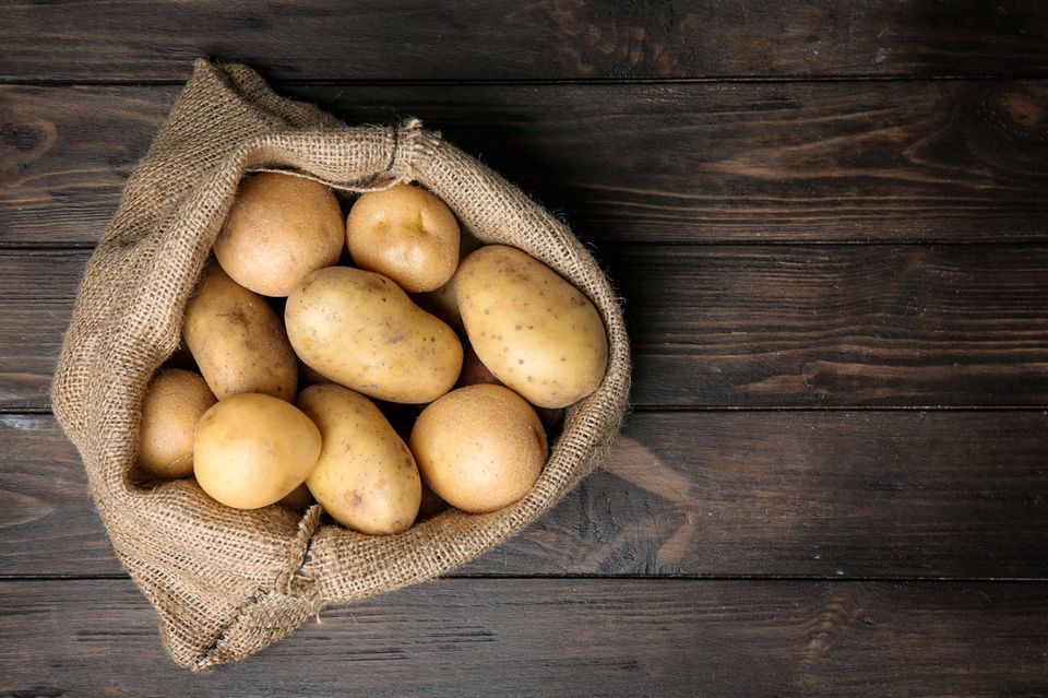 Kartoffeln einfrieren: Kartoffeln in einem Sack