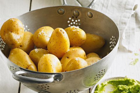 Gedämpfte Kartoffeln mit drei Dips