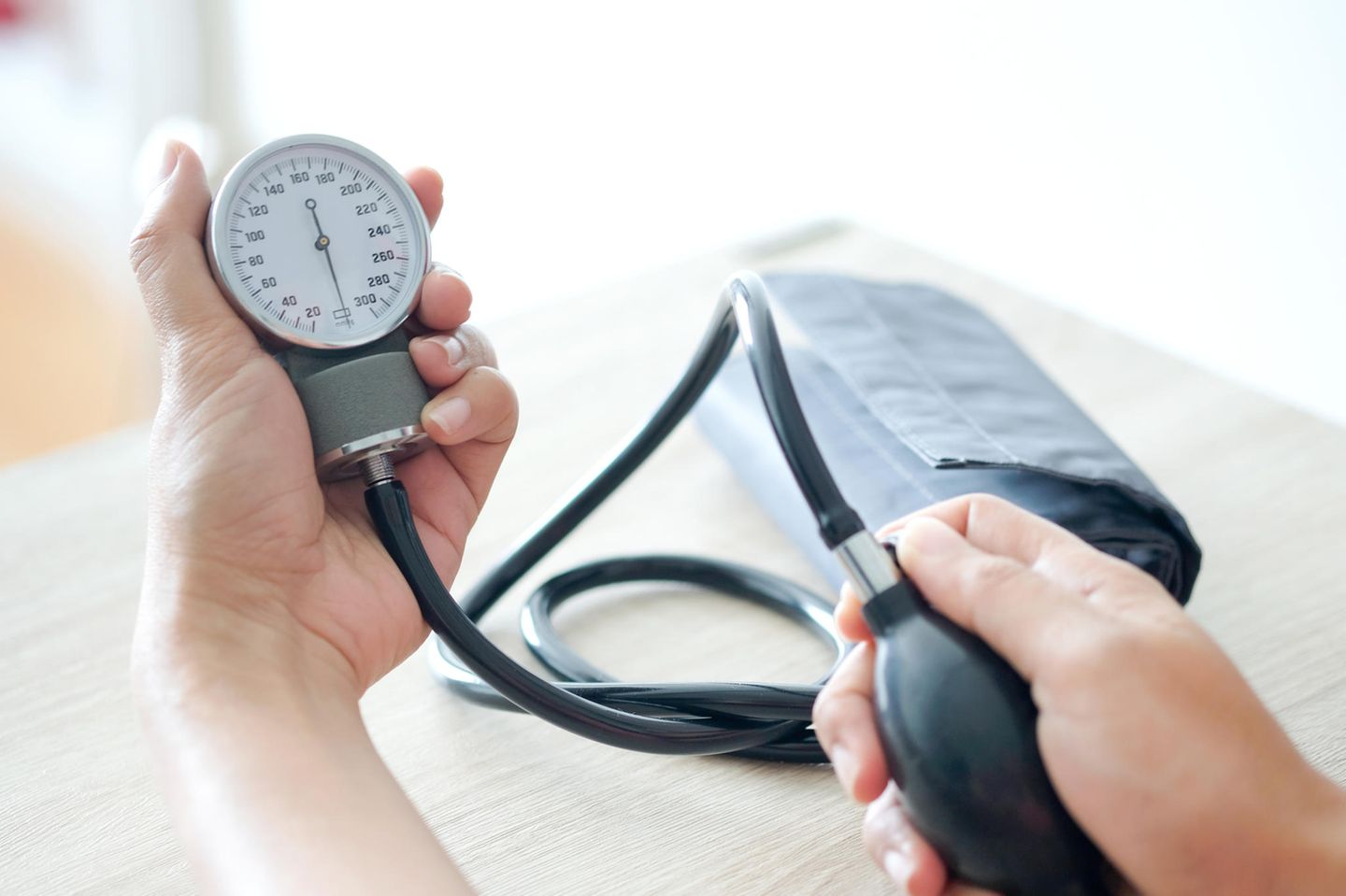 Bluthochdruck-Behandlung: Das hat sich geändert: Blutdruckmessgerät
