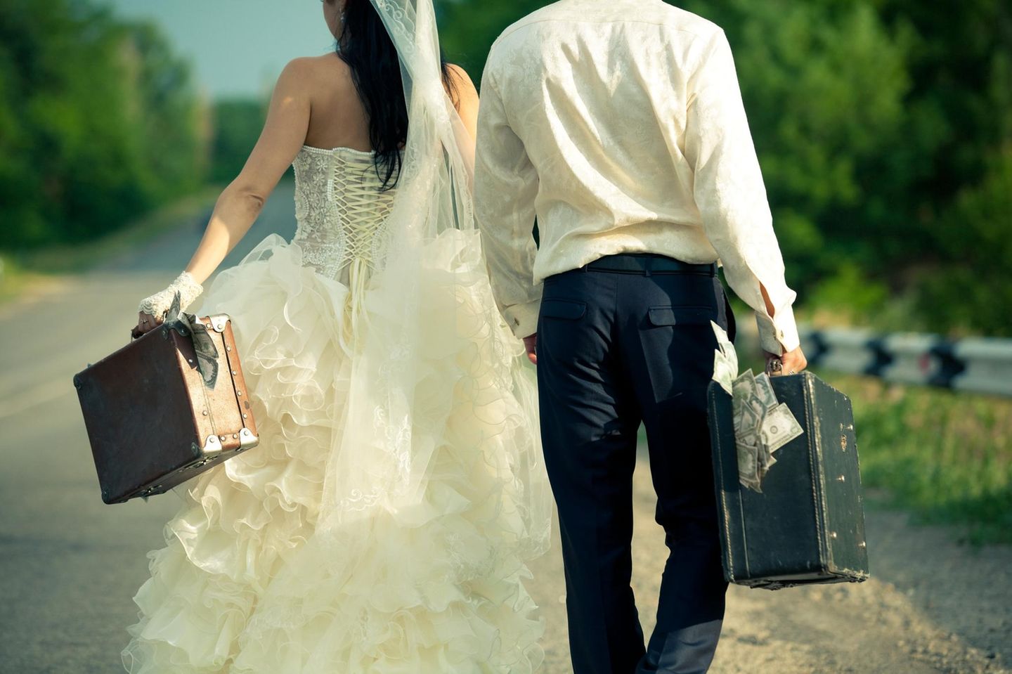 Braut sammelt 30.000 $ Spenden, sagt Hochzeit ab und will die Kohle nun verjubeln