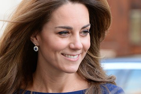 Lady Diana's looks: Kate Middleton with earrings "loading =" lazy