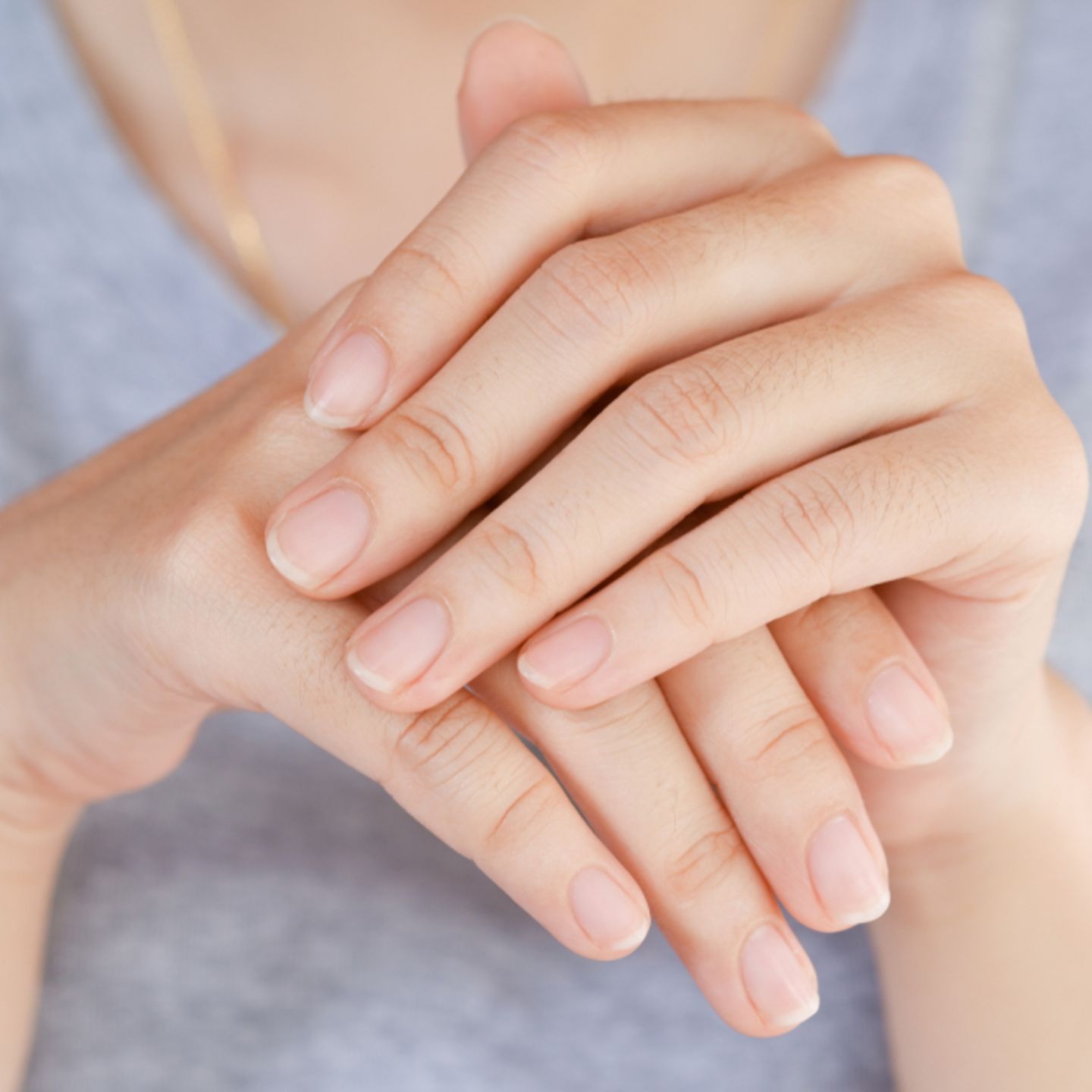 Langsrillen Bei Fingernageln Das Steckt Wirklich Dahinter Brigitte De Gel Naegel Starter Set Dm