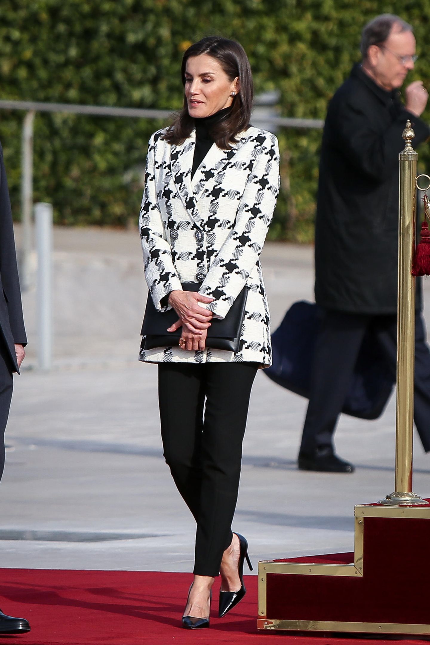 Royals, die günstige Kleidung tragen: Letizia im Hahnentritt-Blazer