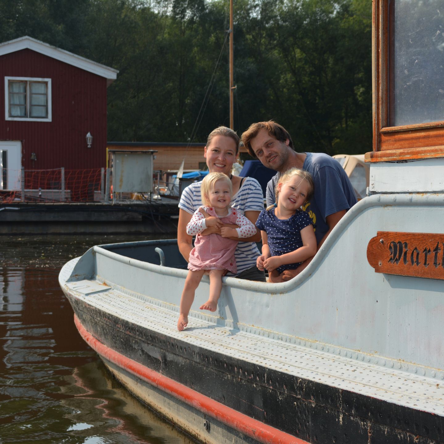 Die Familie Grigoleit: Jill und Ole Grigoleit mit ihren Töchtern Line und Morlin