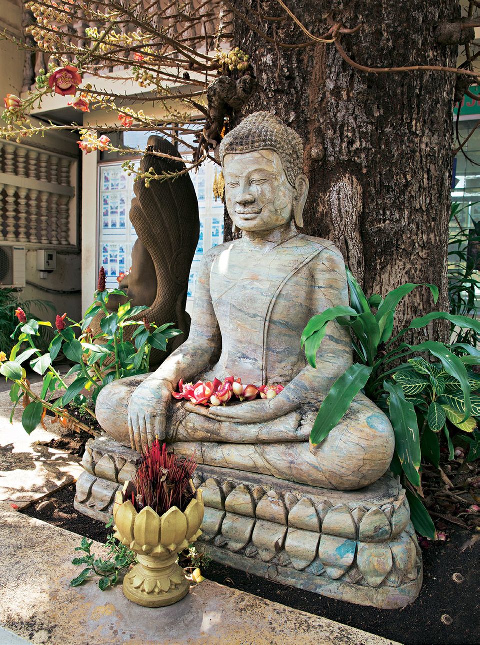 Kambodscha: Tipps für eine Rundreise: Buddha-Statue