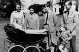 Prinz Philip und die Queen: mit ihren vier Kindern
