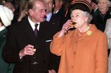 Prinz Philip und die Queen: trinken Sekt