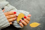 Fingernägel-Design: Frau mit lackieren Nägeln