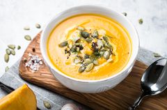 Kürbissuppe mit Kartoffeln Kürbissuppe mit Kartoffeln Rezept