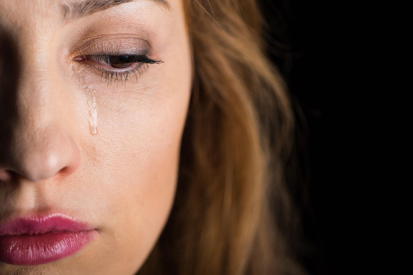 13 Gründe, warum Frauen Beziehungen verlassen : Frau weint