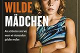 In diesem beeindruckenden Bildband versammelt die Fotografin Kate T. Parker mehr als 175 Aufnahmen von Mädchen im Alter von 5 bis 18 Jahren. Sie porträtiert abenteuerlustige, freche und neugierige, aber auch ruhige, nachdenkliche und kreative Mädchen. Eines haben sie alle gemeinsam: Sie sind authentisch und mutig genug, sich vor der Kamera so zu zeigen, wie sie wirklich sind: wild, frei und wunderbar!  "Wilde Mädchen" von Kate T. Parker erschienen im mvg Verlag für 17 €