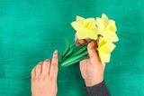 Blumen basteln: Narzissen aus Papier