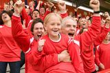 Fußball ist nur was für Jungs? Come on! Auch unsere Mädels können eingewickelt in Fanschal und Mütze das Team so ordentlich anfeuern, dass selbst eingefleischte Fans erblassen. Welche Mannschaft, welches Spiel, welche Liga, das ist uns Wurscht – die Atmosphäre ist immer geil!   Tickets für zum Beispiel Heimspiele des FC St. Pauli in Hamburg gibt’s schon ab 12,50€ über www.eventimsports.de. 