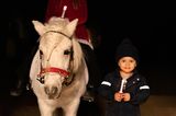 Royale Kinderfotos: Estelle und Oscar unterwegs mit Pony