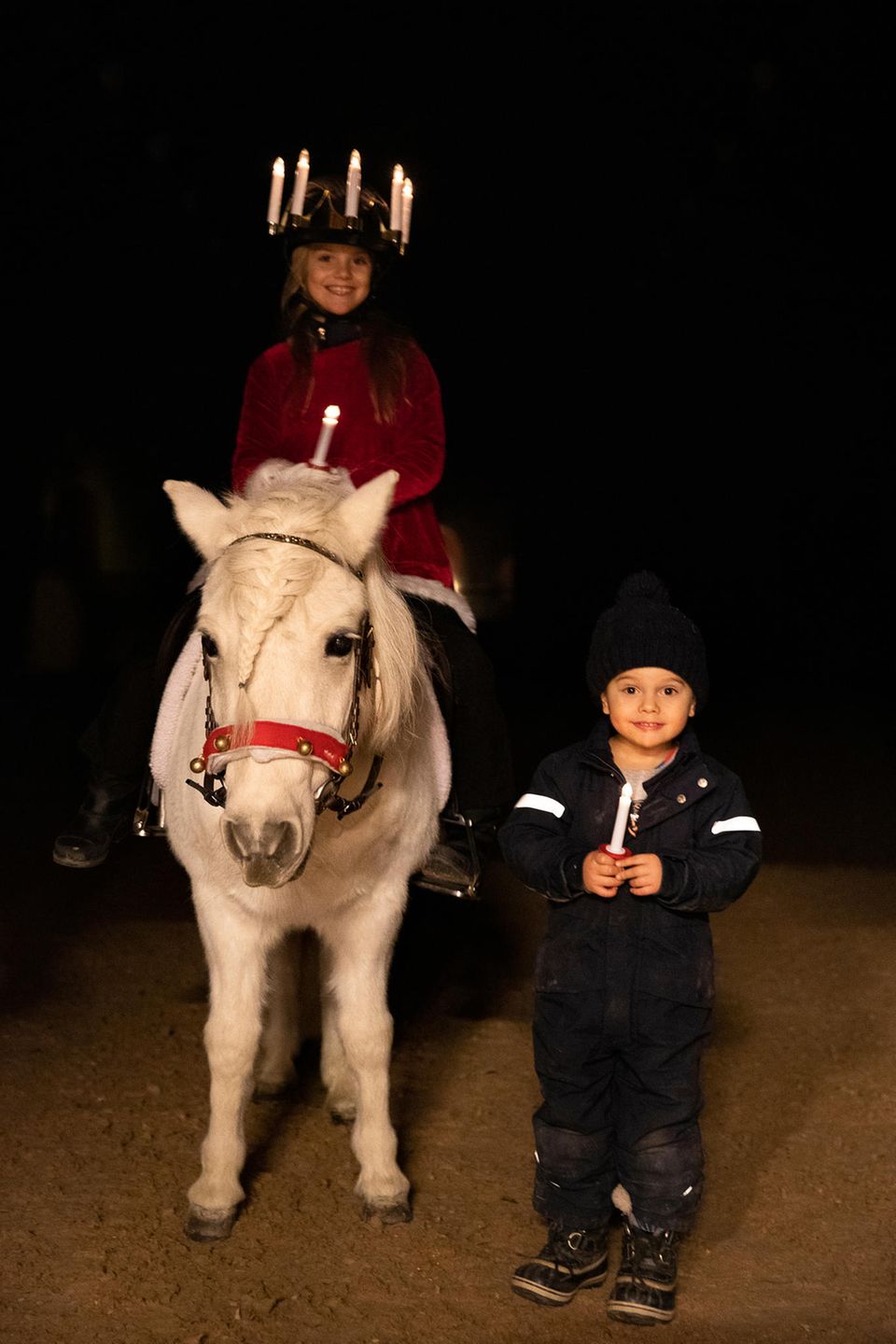 Royale Kinderfotos: Estelle und Oscar unterwegs mit Pony