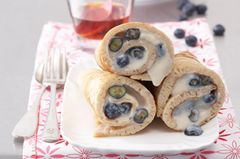Buchweizen-Pfannkuchen mit Blaubeerfüllung Buchweizen-Pfannkuchen mit Blaubeerfüllung
