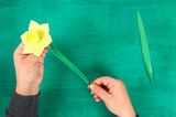 Blumen basteln: Narzisse aus Papier