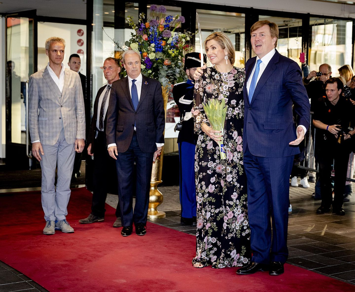 Gleiche Outfits der Royals: Königin Maxima im Blumenkleid