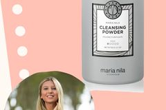 Sarah, stellv. SEO-Leitung, hat das Cleansing Powder von Maria Nila getestet. Sarah, stellv. SEO-Leitung, hat das Cleansing Powder von Maria Nila getestet.