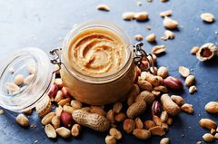 Erdnussbutter Veganes Frühstück: Erdnussbutter