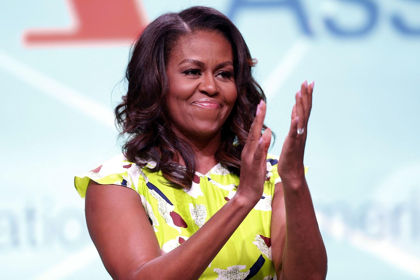 Michele Obama klatscht in die Hände