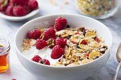 Kalorien im Frühstück: Müsli Schüssel Müsli mit Obst