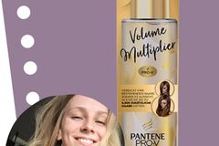 Hospitantin Charlotte hat den Volume Multiplier von Pantene Pro-V ausprobiert. Hospitantin Charlotte hat den Volume Multiplier von Pantene Pro-V ausprobiert.