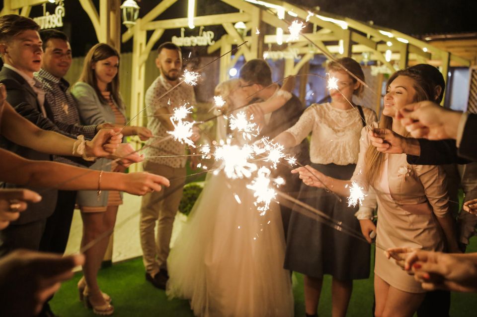 Beziehung: Warum mein Partner nicht mit auf Hochzeiten & Co. kommen muss