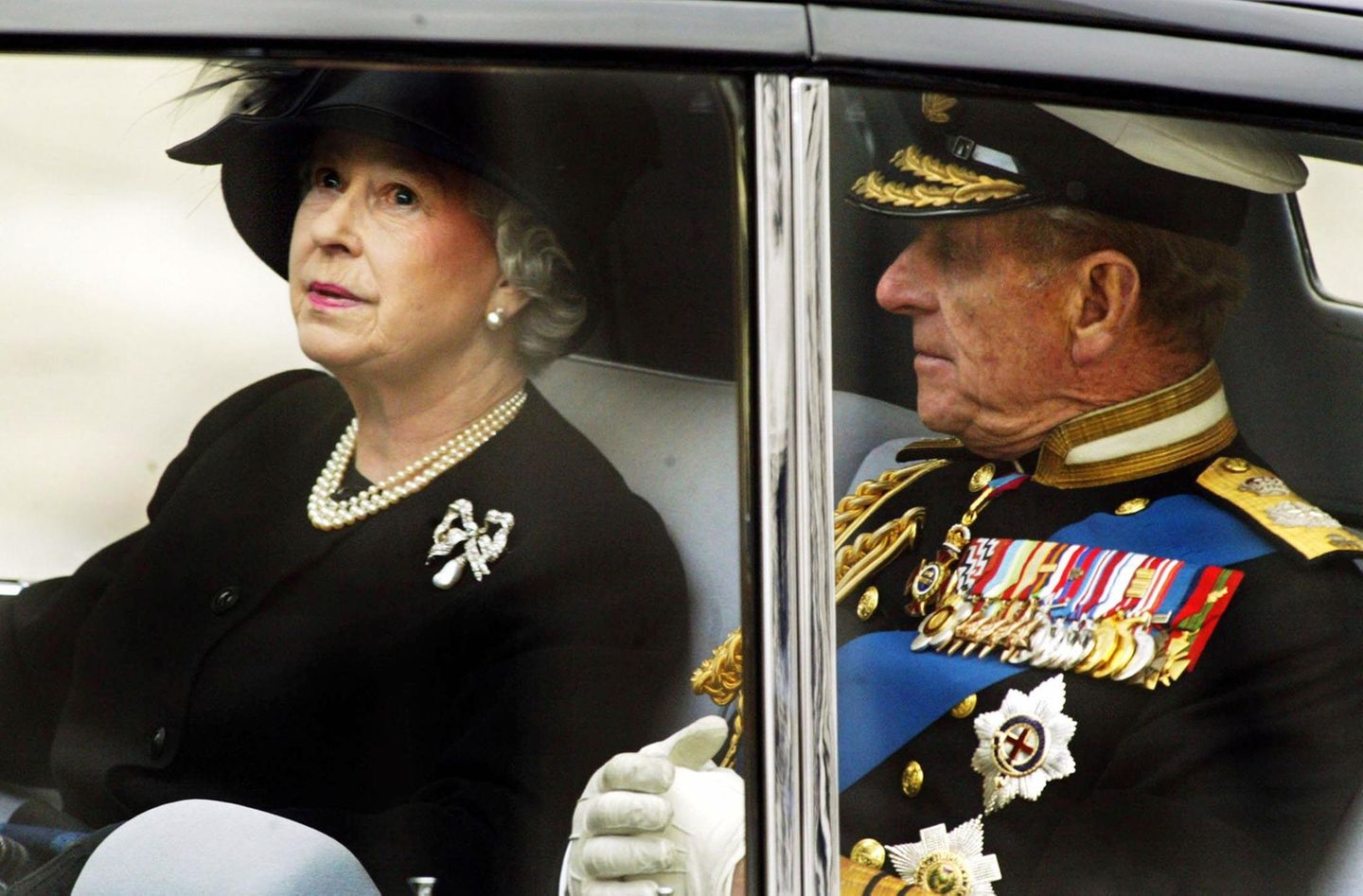 Queen Elizabeth II.: mit Prinz Philip im Auto