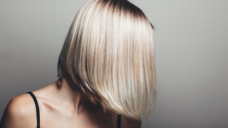 Welcher Haarschnitt passt zu dir? Frau mit blondem Bob