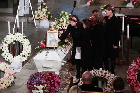 "Du warst unser Held, Papa": Große Trauer in Oslo – verzweifelte Töchter nehmen Abschied von Ari Behn