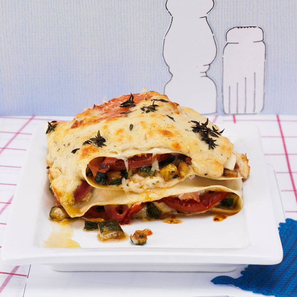 Kleine Lasagne mit Zucchini und gekochtem Schinken