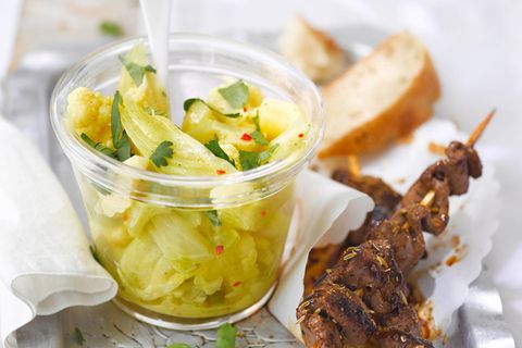 Blumenkohl-Curry-Salat mit Lamm-Saté