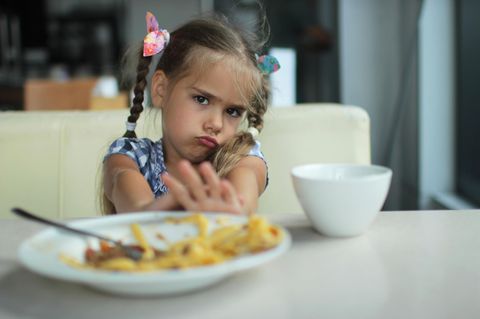 Mein Kind will nicht essen: Das hilft jetzt!: Kind verschmäht Teller mit Essen