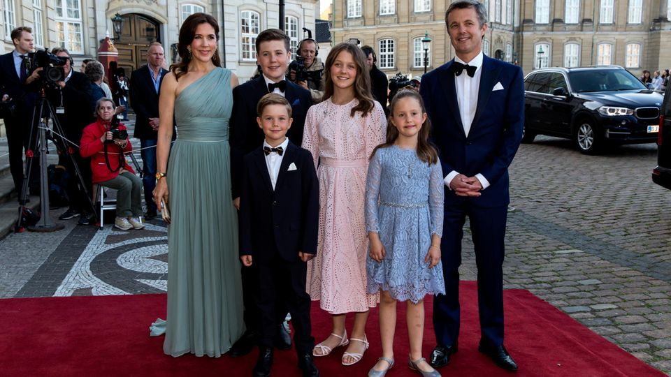 Prinzessin Mary + Prinz Frederik: Die "Helikoptereltern" lassen ihre Kinder flügge werden