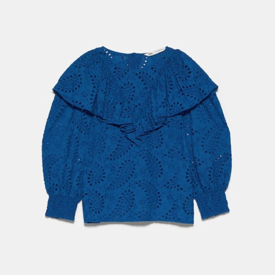 Pantone Trendfarbe 2020: bestickte Bluse mit Ballonärmeln in Blau von Zara