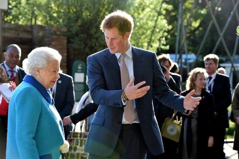 Queen Elizabeth II. und Prinz Harry 2015