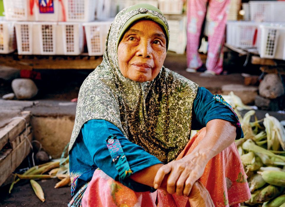 STADT DER FRAUEN Auf dem Markt von Sambelia führen Frauen die Geschäfte. Die Männer arbeiten auf den Feldern – oder lenken Pferdekutschen