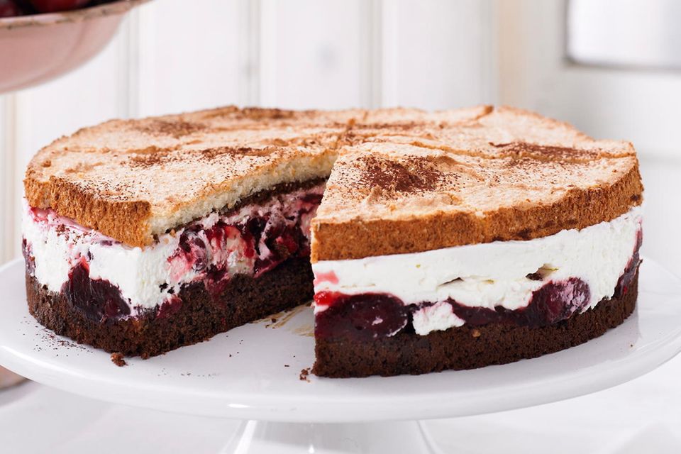 Kirsch-Schoko-Baiser-Torte