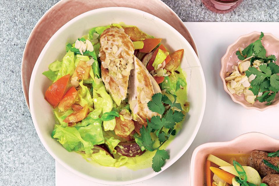Spitzkohl-Mandel-Curry mit Hähnchen Spitzkohl-Mandel-Curry mit Hähnchen