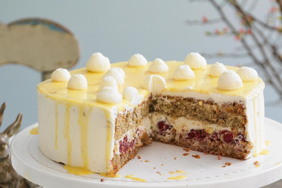 Eierlikör-Torte mit Kirsch-Füllung