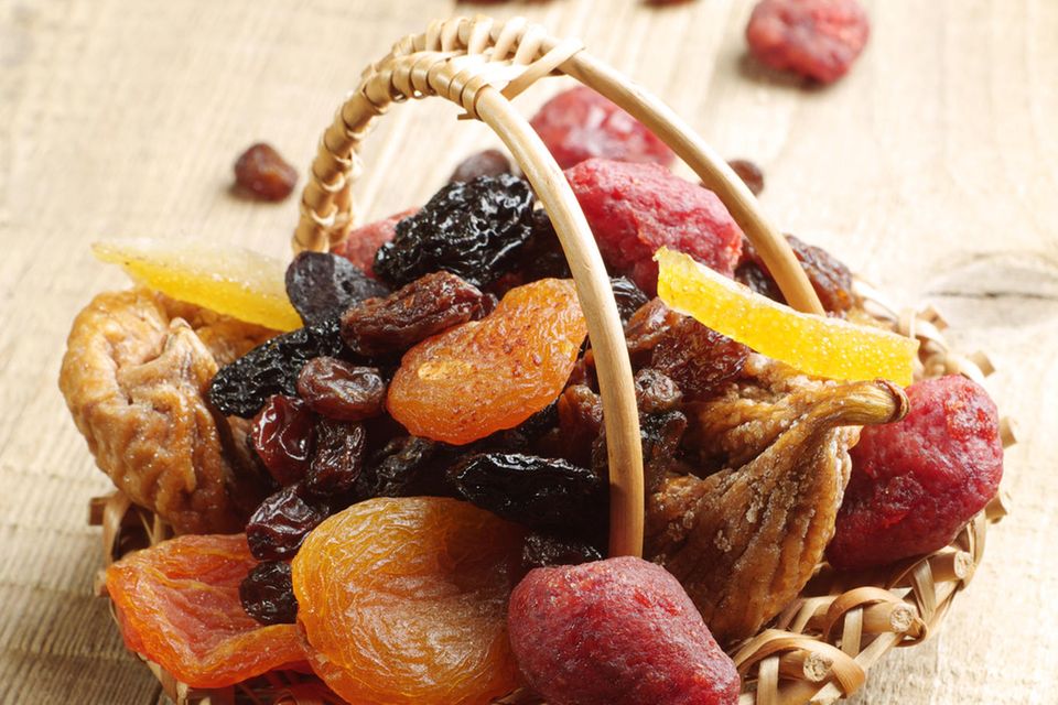 Winterobst-Alternative: Trockenfrüchte Korb mit diversem getrocknetem Obst