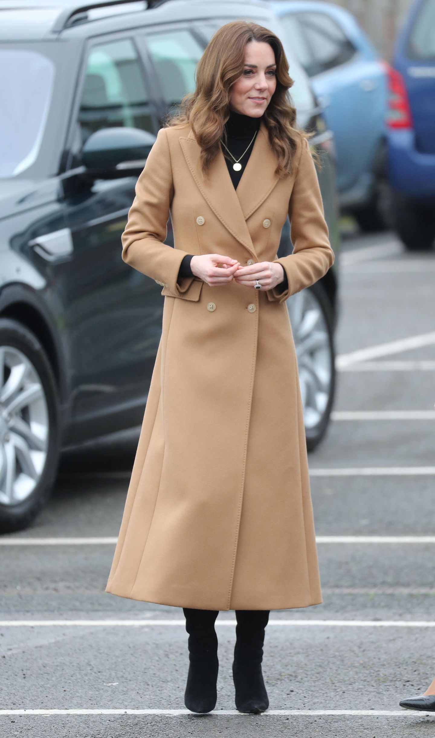 Royals, die günstige Kleidung tragen: Kate Middleton im Camel Coat