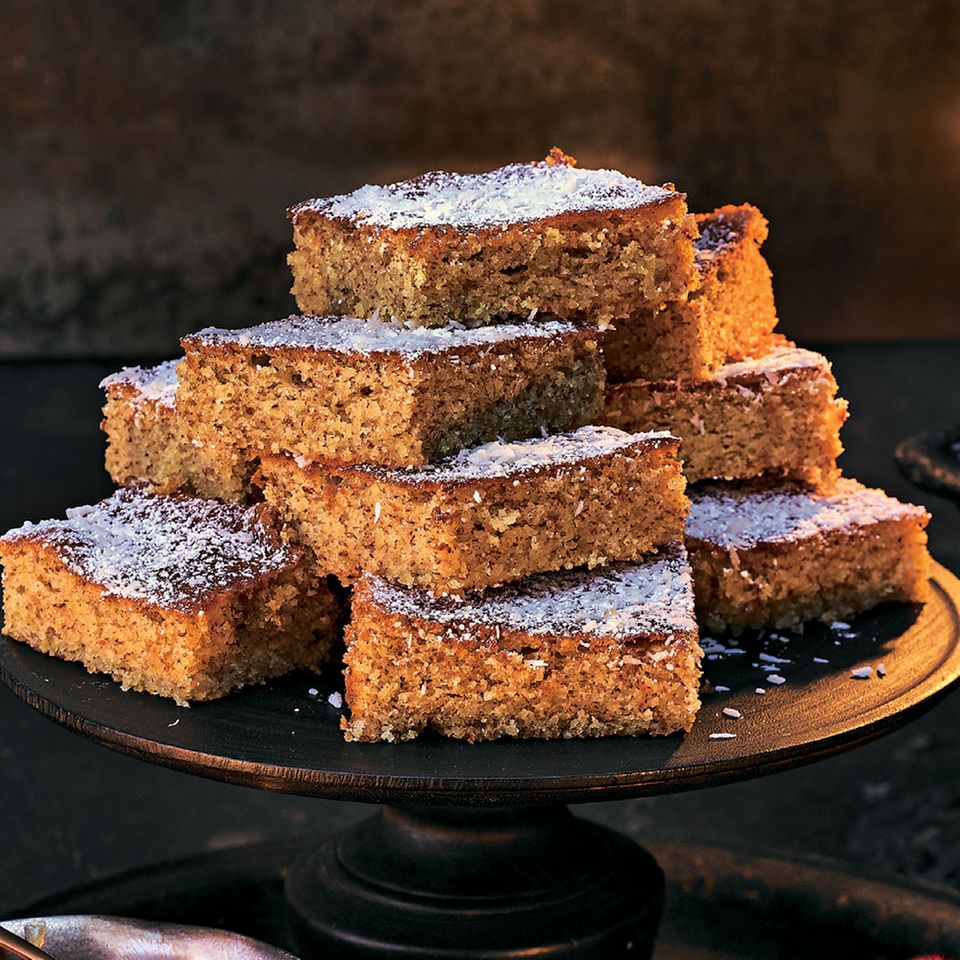 Mandelkuchen mit Mandarinen-Kompott