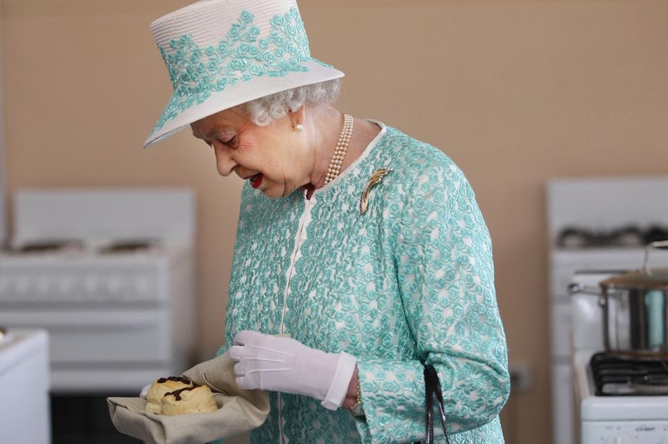 Queen Elizabeth beim Essen