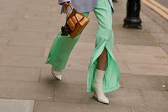 Front Slit Pants: We immediately fell in love with this pants trend "loading =" lazy