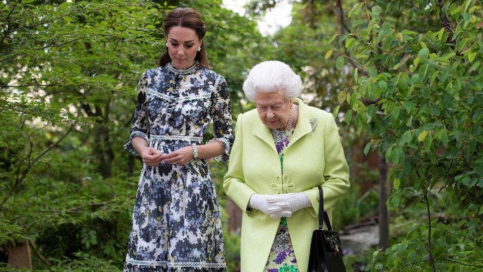 Eine Körpersprachen-Expertin verrät: Das denkt die Queen wirklich über Kate