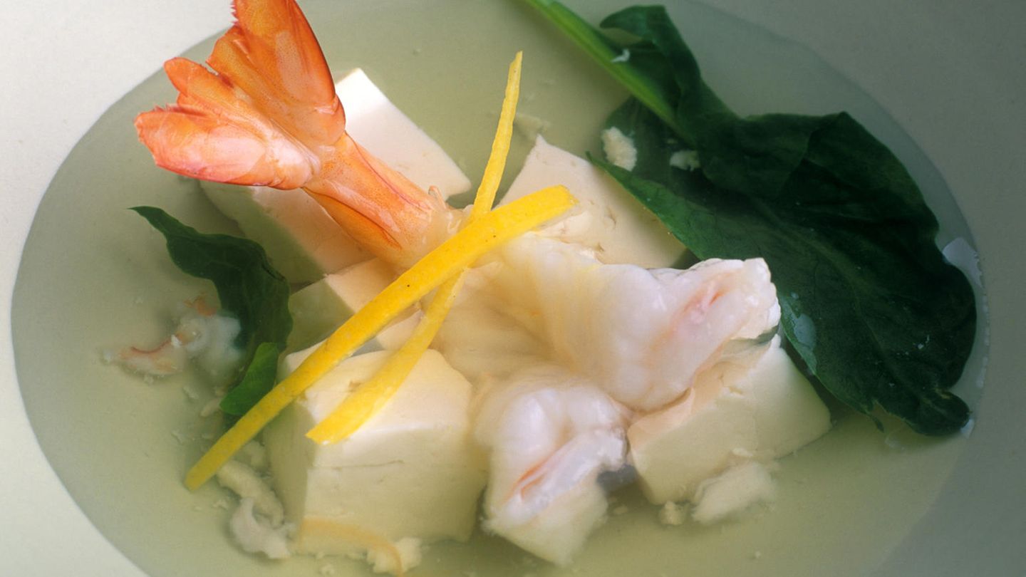 Suppe mit Garnelen und Tofu | BRIGITTE.de