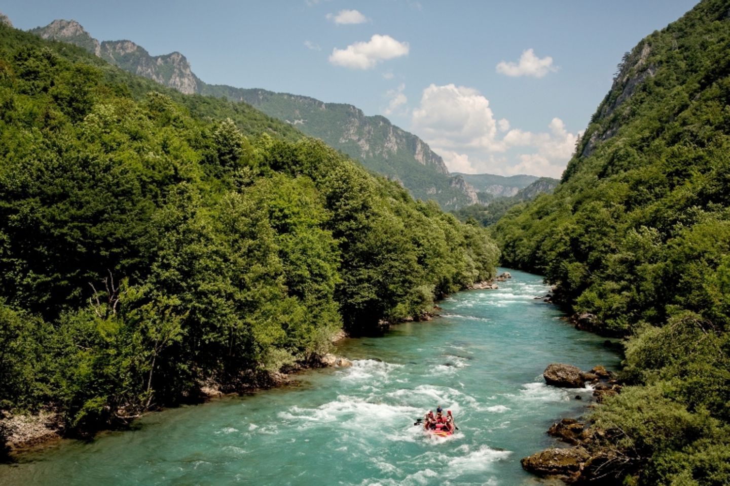 Montenegro: Urlaub im Outdoor-Himmel: Rafting auf dem Fluss Tara